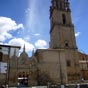 Los Arcos : L'église Santa Maria est reconnaissable à sa haute tour, l’église est d'origine romane, mais appartient par sa décoration intérieure au baroque espagnol.